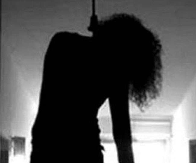 ग्रेटर नोएडा में फंदा लगाकर महिला ने कथित तौर पर की आत्महत्या